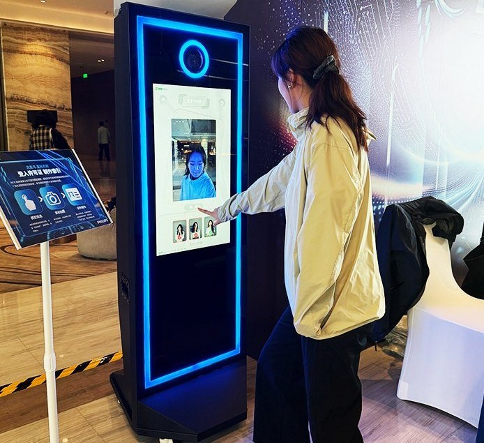 PEPE M 拍照亭活动现场 / PEPE M photo booth at an event