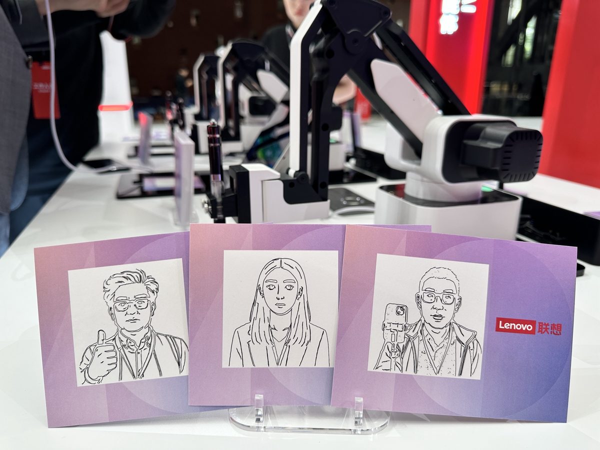 联想创新科技大会直击!我们的AI素描机械臂「画」出专业! / Sketch portraits collected by attendees at the Lenovo conference