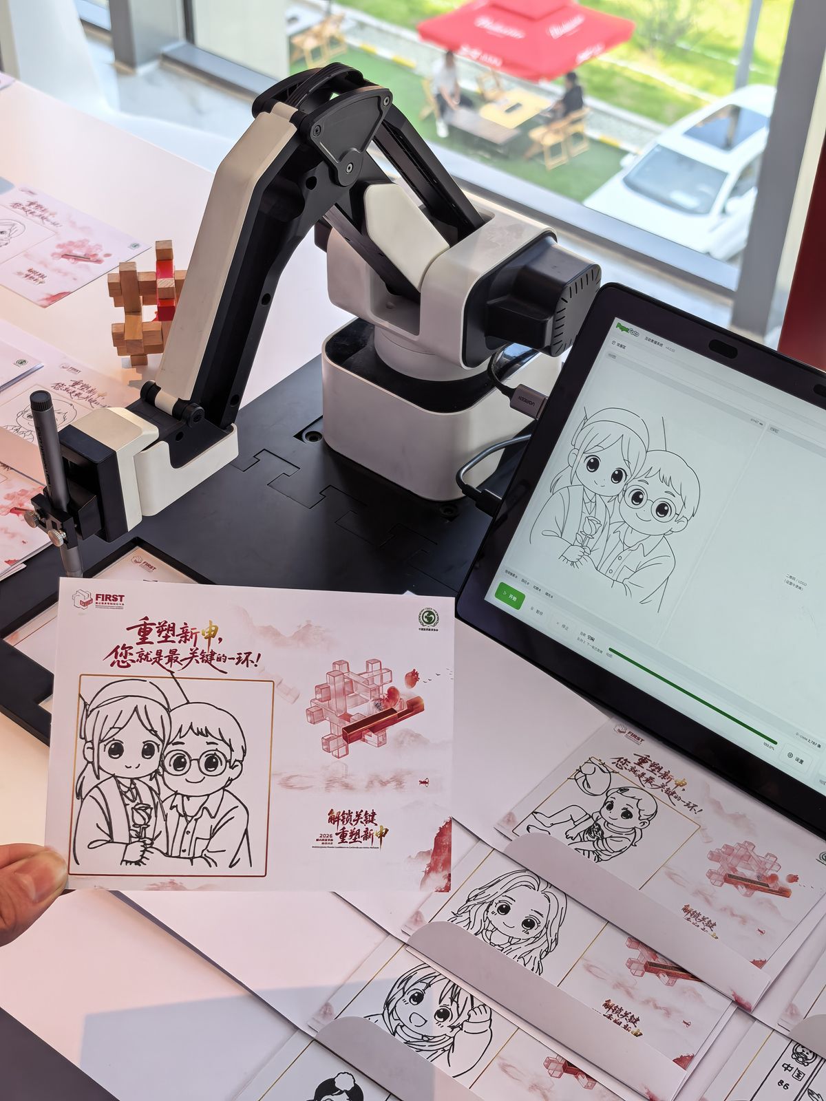完成的品牌卡纸画像与触屏上的线稿 / A finished branded card next to the line art on the console