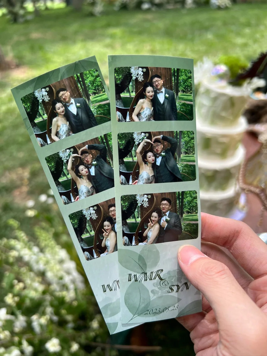 婚礼现场当场打印的三连拍照片条 / Three-shot photo strips printed on the spot at a wedding